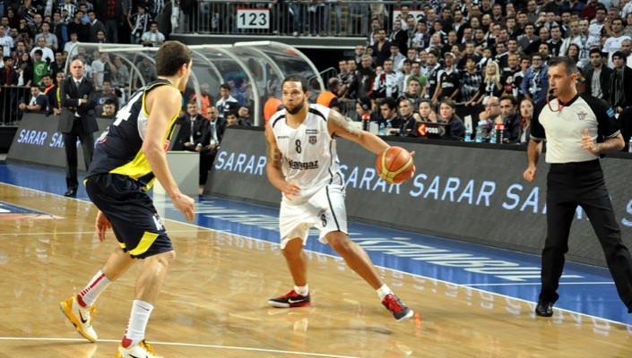En Skorer Deron Williams